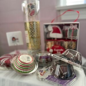 🎂 Holiday & Game Day Cupcake Cups — Brand New! 🎄🏈